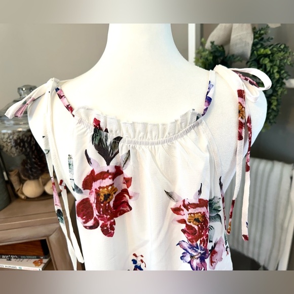 ☀️BNWOT Floral Print Frilled Knot Halter Neck Tank! - Picture 8 of 10